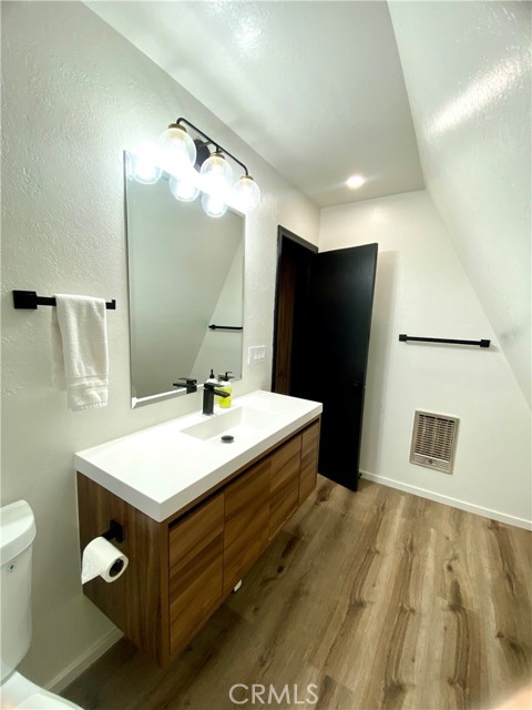 Detail Gallery Image 3 of 17 For 2125 4th Ln, Big Bear City,  CA 92314 - 3 Beds | 2 Baths