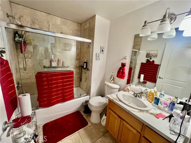 Detail Gallery Image 14 of 15 For 1515 Grismer Ave #102,  Burbank,  CA 91504 - 2 Beds | 2 Baths
