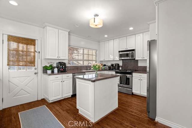 Detail Gallery Image 3 of 18 For 153 S La Peer Dr, Los Angeles,  CA 90048 - 3 Beds | 3 Baths