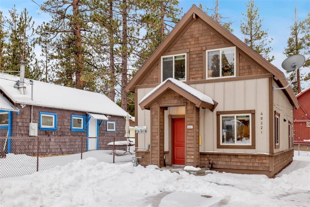 Detail Gallery Image 1 of 32 For 40221 Esterly Ln, Big Bear Lake,  CA 92315 - 3 Beds | 2/1 Baths