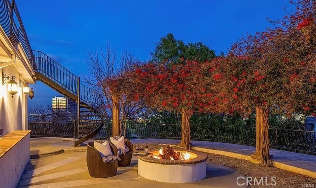 Detail Gallery Image 39 of 41 For 3556 Multiview Dr, Los Angeles,  CA 90068 - 5 Beds | 5/1 Baths