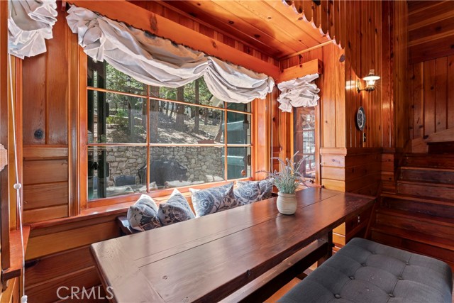 Detail Gallery Image 14 of 49 For 27675 Lakes Edge Rd, Lake Arrowhead,  CA 92352 - 3 Beds | 1/1 Baths