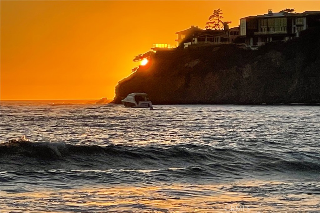 https://media.crmls.org/medias/91e84088-a9e8-4abe-8730-2c5c4fd8579d.jpg?preset=X-Large