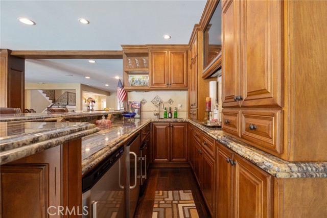 Detail Gallery Image 22 of 68 For 2030 Leeward Ln, Newport Beach,  CA 92660 - 4 Beds | 3/1 Baths