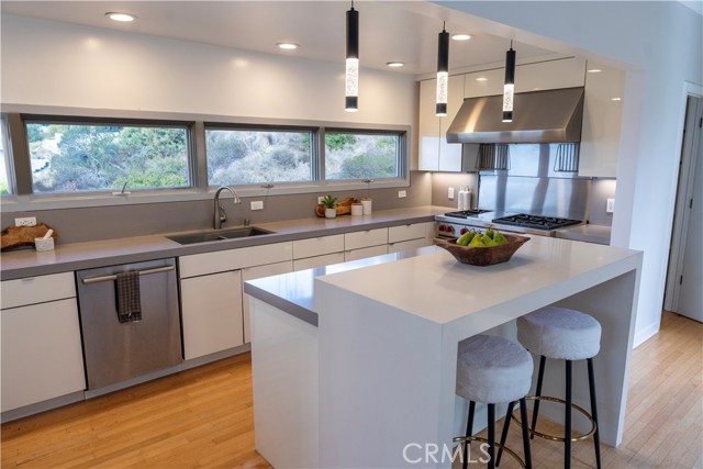 Detail Gallery Image 14 of 40 For 901 Summit Dr, Laguna Beach,  CA 92651 - 4 Beds | 3 Baths