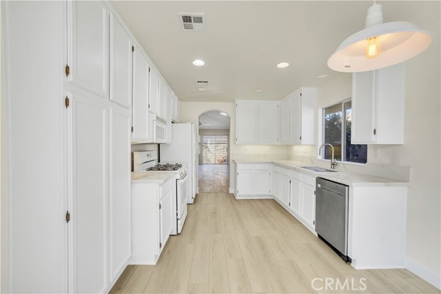 Detail Gallery Image 28 of 49 For 2053 Laurelwood Ave, Simi Valley,  CA 93063 - 2 Beds | 2/1 Baths