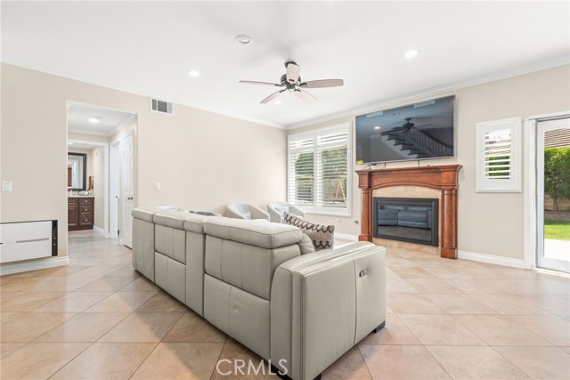 320 Forelock Court, Simi Valley CA: https://media.crmls.org/medias/91e976b4-45df-4b31-bbe0-03ba0c5f30fa.jpg