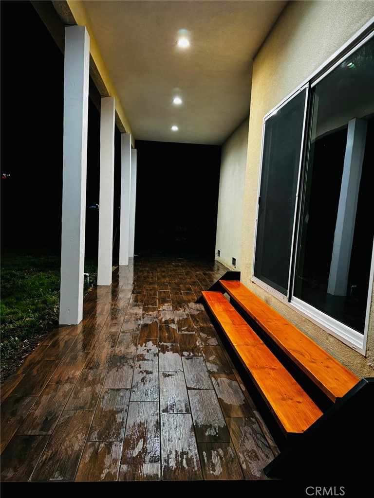 https://media.crmls.org/medias/91e98848-a737-4024-9a05-e895c3f2312e.jpg?preset=X-Large