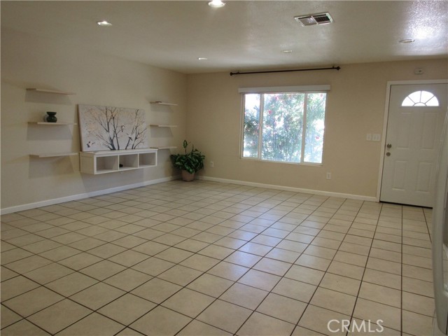 10517 50th Street, Jurupa Valley CA: https://media.crmls.org/medias/91e9d288-f438-4682-a8e3-50d6e0869369.jpg