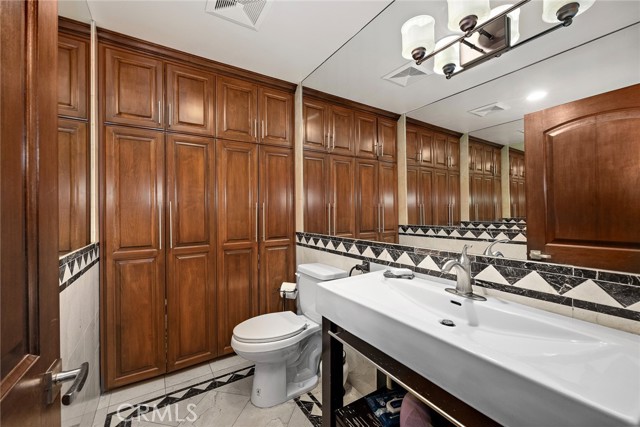 Detail Gallery Image 26 of 63 For 10610 Oak Tree Way, Sunland,  CA 91040 - 5 Beds | 4 Baths