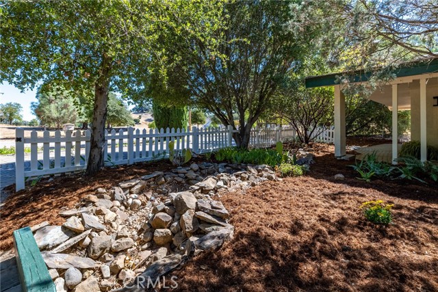 7990 San Gabriel Road, Atascadero CA: https://media.crmls.org/medias/91ea8b12-3e16-491c-be54-3330b7609019.jpg