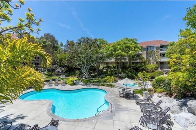 20310 Bluffside Circle, Huntington Beach CA: https://media.crmls.org/medias/91ea9091-0c69-43a7-868c-d06e9475d92b.jpg