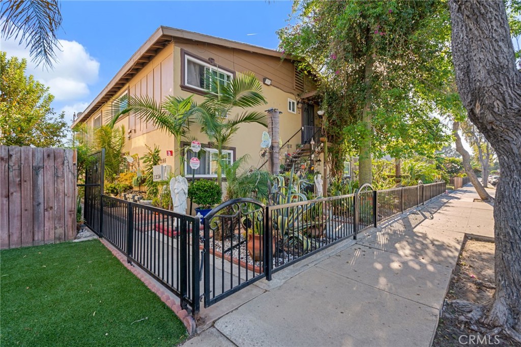 Quadruplex at 2166 W Alameda