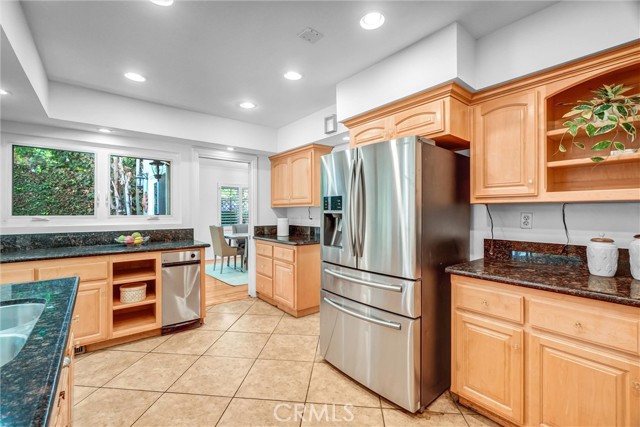 Detail Gallery Image 17 of 66 For 4121 Country Club Dr, Lakewood,  CA 90712 - 4 Beds | 5 Baths