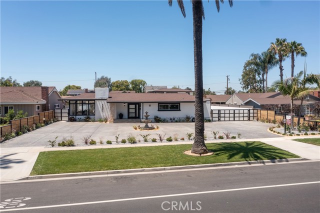Detail Gallery Image 2 of 75 For 3841 Pacific Ave, Long Beach,  CA 90807 - 5 Beds | 5 Baths
