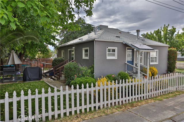 Detail Gallery Image 3 of 33 For 1201 South St, Corning,  CA 96021 - 5 Beds | 1/1 Baths