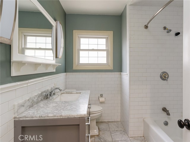 404 Kansas Street, El Segundo CA: https://media.crmls.org/medias/91eefa51-981a-42c0-bcdc-774643b4e7c4.jpg