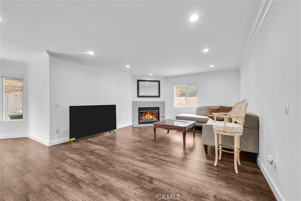 MLS #WS25229211 image #16