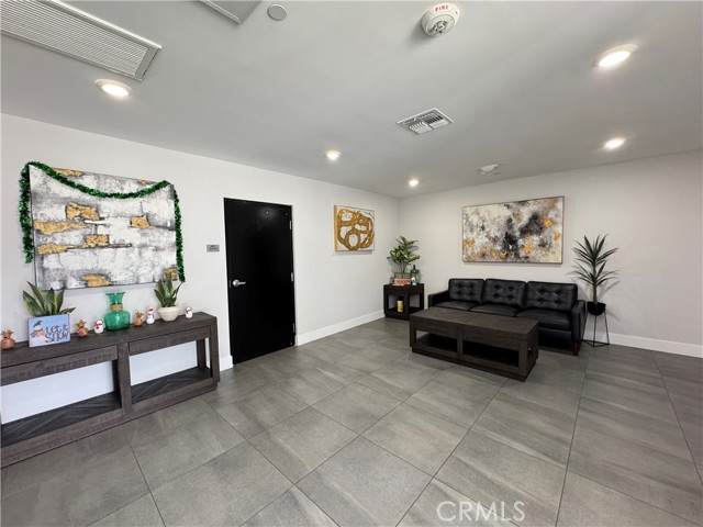 Detail Gallery Image 5 of 34 For 4383 N Sepulveda Blvd, Sherman Oaks,  CA 91403 - 2 Beds | 2 Baths