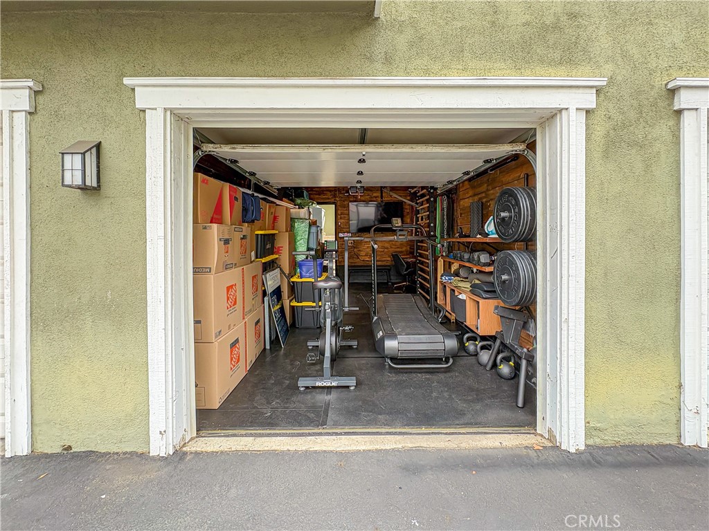 https://media.crmls.org/medias/91f1ce38-068f-4597-95fe-022d8ca25194.jpg?preset=X-Large