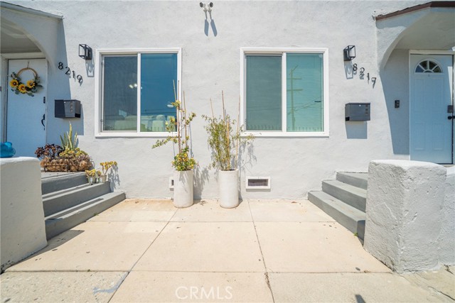 8217 Towne Avenue, Los Angeles CA: https://media.crmls.org/medias/91f1fa9b-dbcb-41b5-b7c6-cdf56df0aeb7.jpg