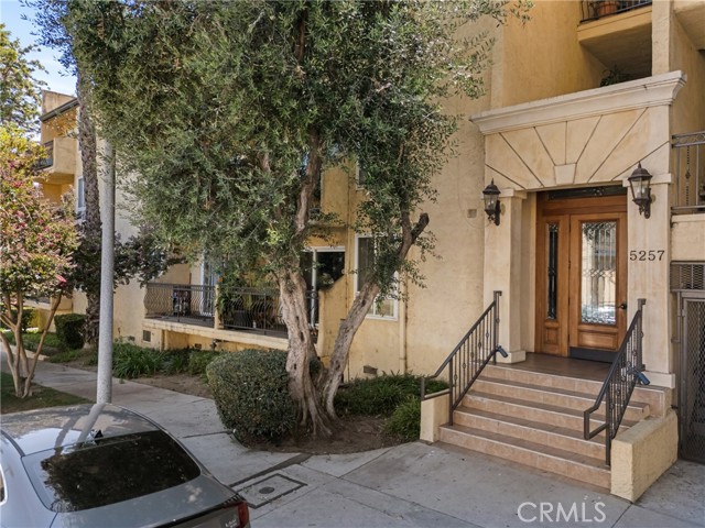5257 Radford Avenue, Valley Village CA: https://media.crmls.org/medias/91f295eb-8f8d-4887-86b4-a108aea9c27d.jpg