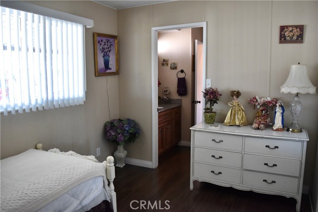 Detail Gallery Image 13 of 39 For 1433 Glengrove Sq, Corona,  CA 92882 - 2 Beds | 2 Baths