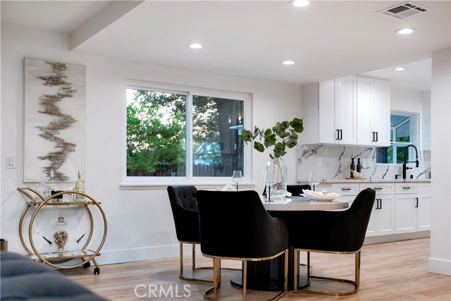Detail Gallery Image 11 of 39 For 1061 Colby Cir, Thousand Oaks,  CA 91362 - 4 Beds | 3 Baths
