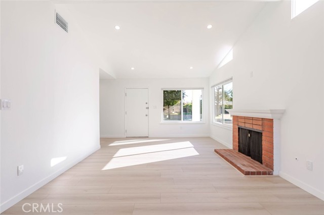 Detail Gallery Image 6 of 30 For 9551 Gierson Ave, Chatsworth,  CA 91311 - 3 Beds | 2 Baths