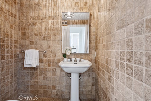 5416 Zelzah Avenue, Encino CA: https://media.crmls.org/medias/91f4771c-19b4-4648-b82e-7c77dff4cd21.jpg