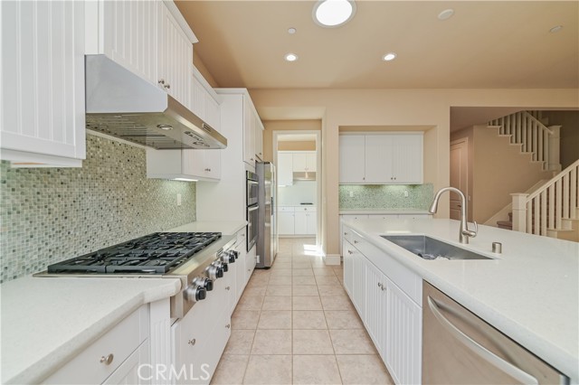 Detail Gallery Image 7 of 17 For 117 Nevine, Irvine,  CA 92618 - 4 Beds | 4/1 Baths