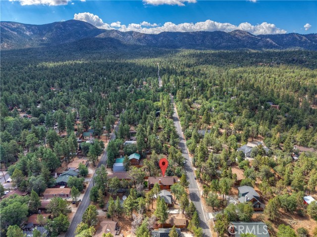 365 Santa Barbara Avenue, Sugarloaf CA: https://media.crmls.org/medias/91f4f78a-42f7-4052-9087-71e6a0836957.jpg