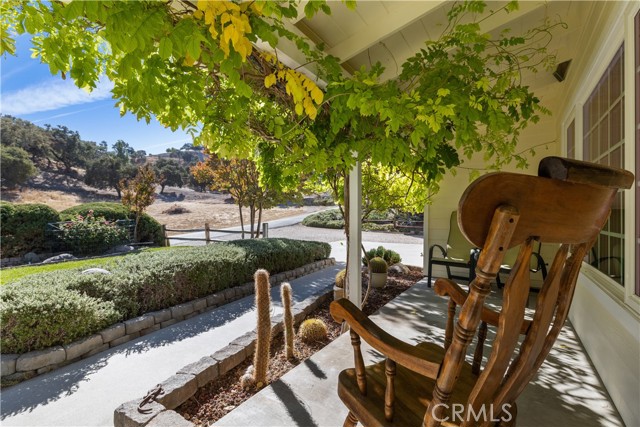 Detail Gallery Image 4 of 53 For 6270 Wild Horse Pl, Paso Robles,  CA 93446 - 3 Beds | 2 Baths