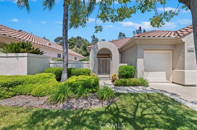 23810 Via Barletta, Murrieta CA: https://media.crmls.org/medias/91f553eb-4515-45a4-9077-8b7f691a230f.jpg