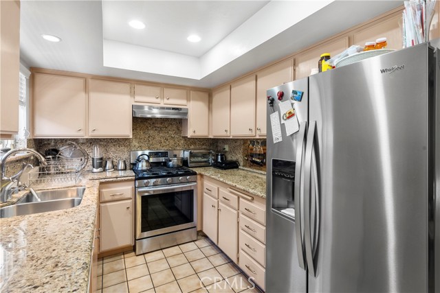 Detail Gallery Image 10 of 26 For 10480 Sunland #20,  Sunland,  CA 91040 - 3 Beds | 2/1 Baths