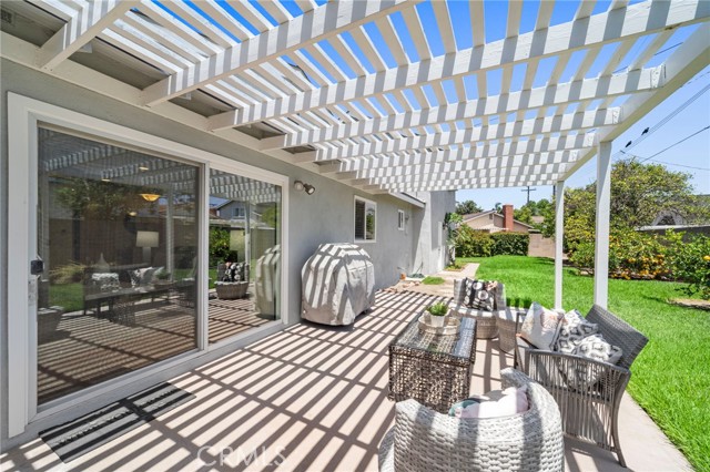 16660 Spruce Circle, Fountain Valley CA: https://media.crmls.org/medias/91f5d4e8-0e8c-41f6-b2e7-213704674e3e.jpg