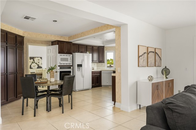 580 S Londerry Ln, Anaheim Hills CA: https://media.crmls.org/medias/91f6026e-99f6-4bf6-8f42-acc7445dd338.jpg