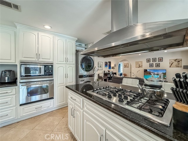 24017 Sylvan Street, Woodland Hills CA: https://media.crmls.org/medias/91f618ba-876b-4abc-9517-c41605a96a8e.jpg