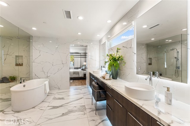 61 Hartman, Irvine CA: https://media.crmls.org/medias/91f64f71-3f1b-4186-9e5d-b9b53922c529.jpg
