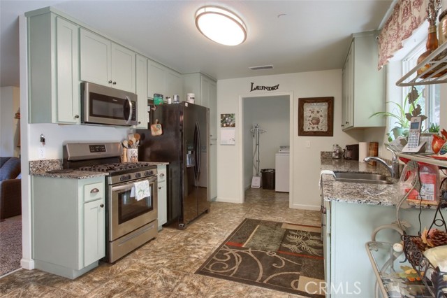 Detail Gallery Image 13 of 34 For 43263 E Sugar Pine Dr, Oakhurst,  CA 93644 - 3 Beds | 2 Baths