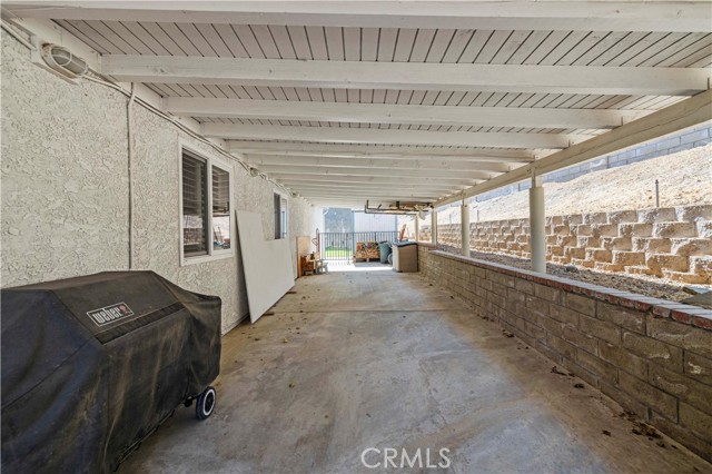 28631 Winterdale Drive, Canyon Country CA: https://media.crmls.org/medias/91f861bf-7e06-40a6-8564-f128c85736c4.jpg