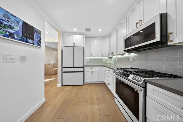 Detail Gallery Image 18 of 64 For 4926 Greenbush Ave, Sherman Oaks,  CA 91423 - 4 Beds | 3 Baths