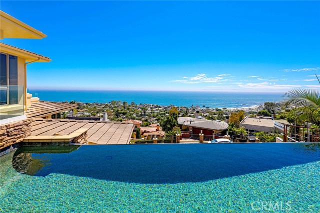 Detail Gallery Image 2 of 40 For 1076 Skyline Dr, Laguna Beach,  CA 92651 - 4 Beds | 4/1 Baths