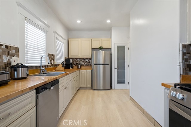 Detail Gallery Image 14 of 47 For 1251 N Commonwealth, Los Angeles,  CA 90029 - – Beds | – Baths