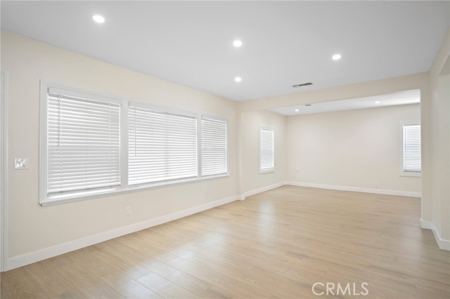 8302 Webb Avenue, Sun Valley CA: https://media.crmls.org/medias/91fa8419-d982-4257-805f-fd3dfe14f5e2.jpg