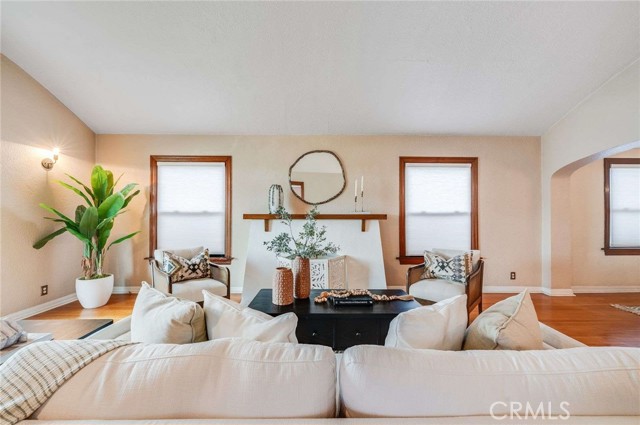 5855 Lemon Avenue, Long Beach CA: https://media.crmls.org/medias/91fb47cf-dbb5-40c8-b9dd-d276d9ad9c0c.jpg