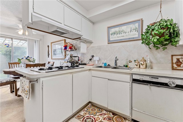 7340 Corsican Drive, Huntington Beach CA: https://media.crmls.org/medias/91fb924b-448c-456a-97ca-6506961abe01.jpg