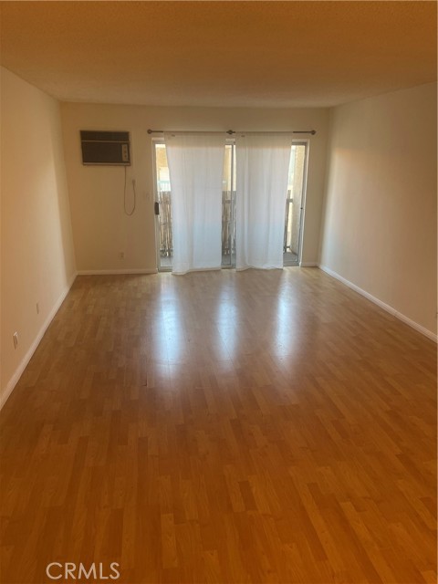 Detail Gallery Image 3 of 10 For 18307 Burbank Bld #234,  Tarzana,  CA 91356 - 1 Beds | 1 Baths