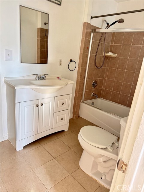 Detail Gallery Image 11 of 12 For 411 Myrtle, Glendale,  CA 91203 - 2 Beds | 1 Baths