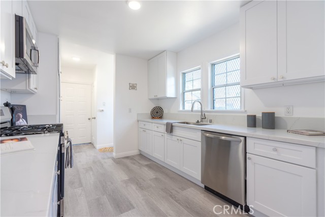 Detail Gallery Image 12 of 41 For 3155 Lynwood Rd, Lynwood,  CA 90262 - 3 Beds | 1 Baths